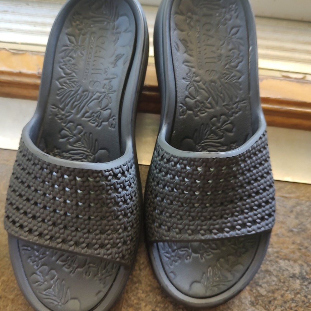 Skechers Foamies Arch Fit Black Slide Sandals Womens Size 6 Floral Embossed EVA